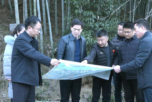 羅文調(diào)研督導(dǎo)G346霍山至英山綠色公路項(xiàng)目建設(shè)